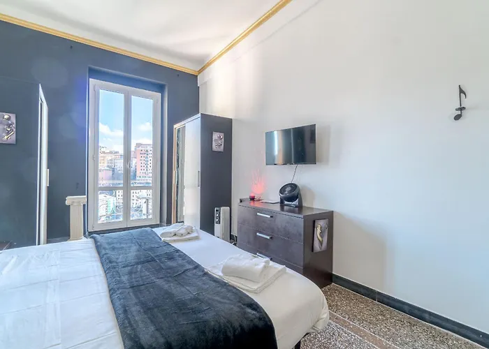 Genova La Fortuna Roomy Apt & Panoramic Balcony